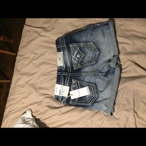 Miss Me size 28 curvy mid-rise shorts